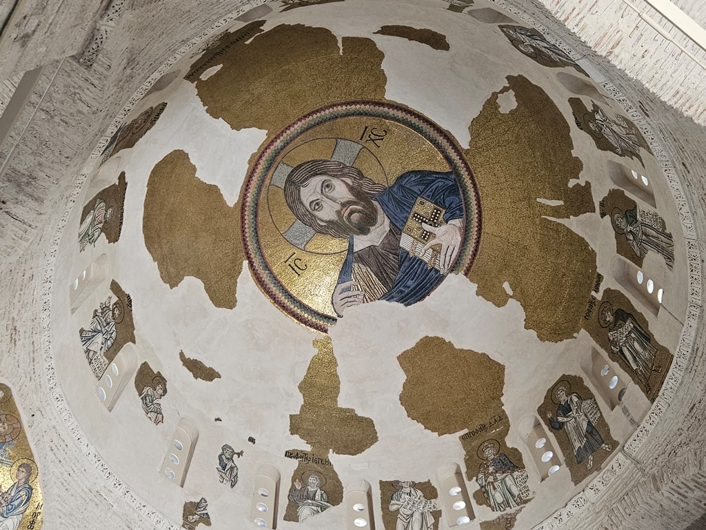 inside Daphni Monastery