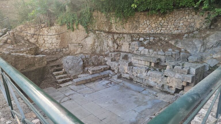 How to do a day trip from Athens to Delphi - Greece and Beyond